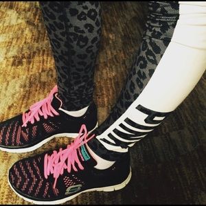 SOLD Victoria’s Secret Pink Yoga leggings